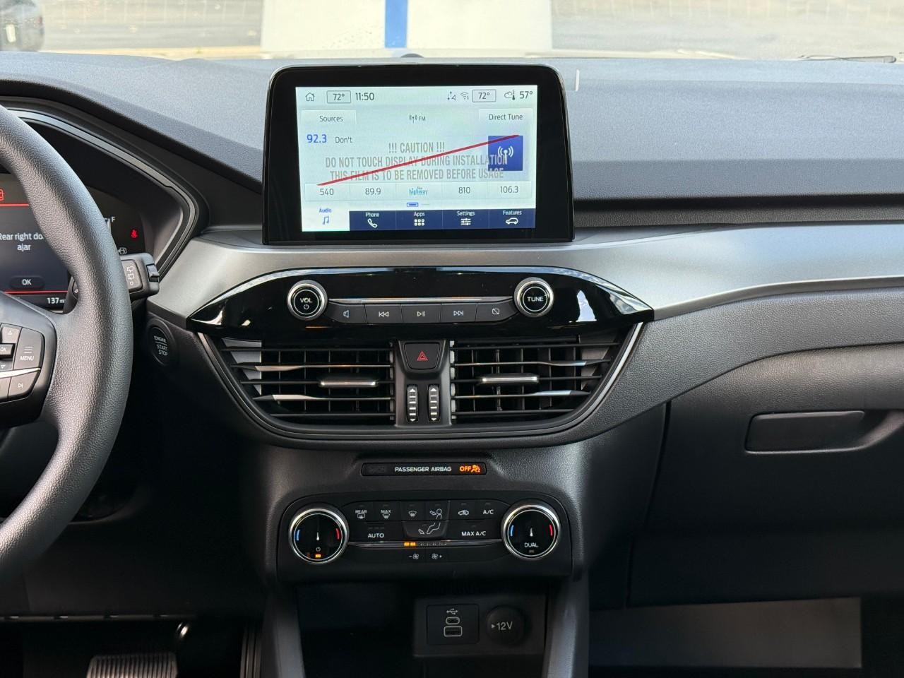 Ford Escape Vehicle Full-screen Gallery Image 07