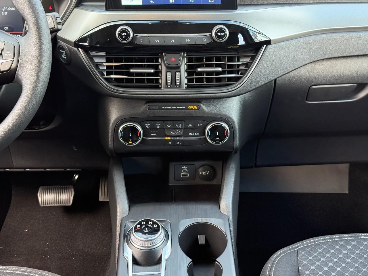 Ford Escape Vehicle Full-screen Gallery Image 08