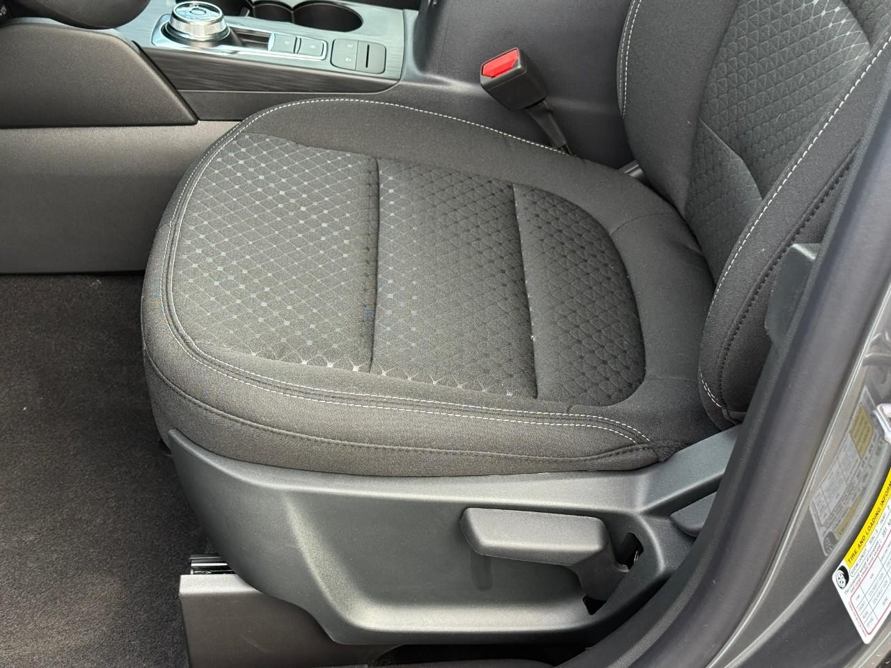 Ford Escape Vehicle Full-screen Gallery Image 10