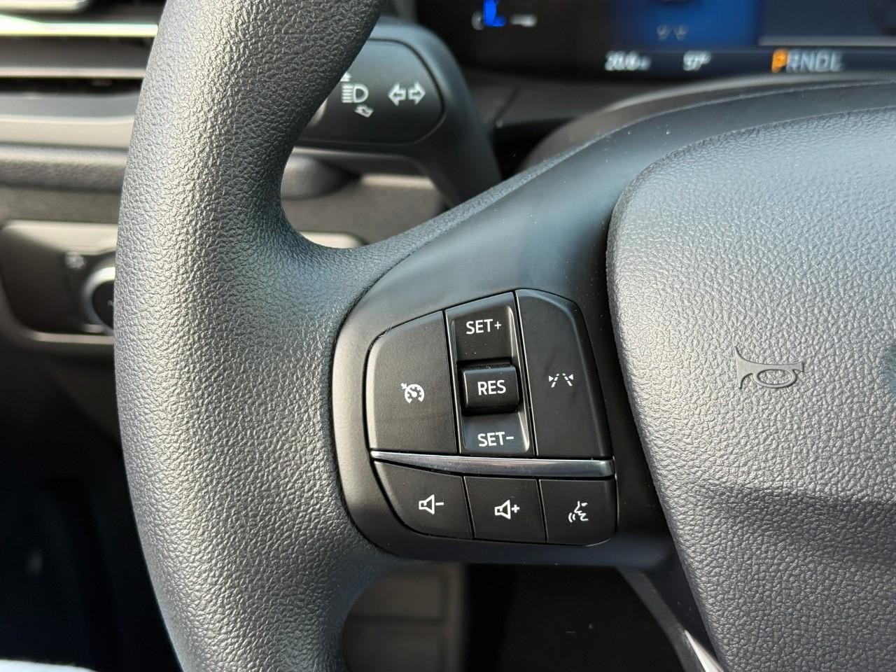 Ford Escape Vehicle Full-screen Gallery Image 11