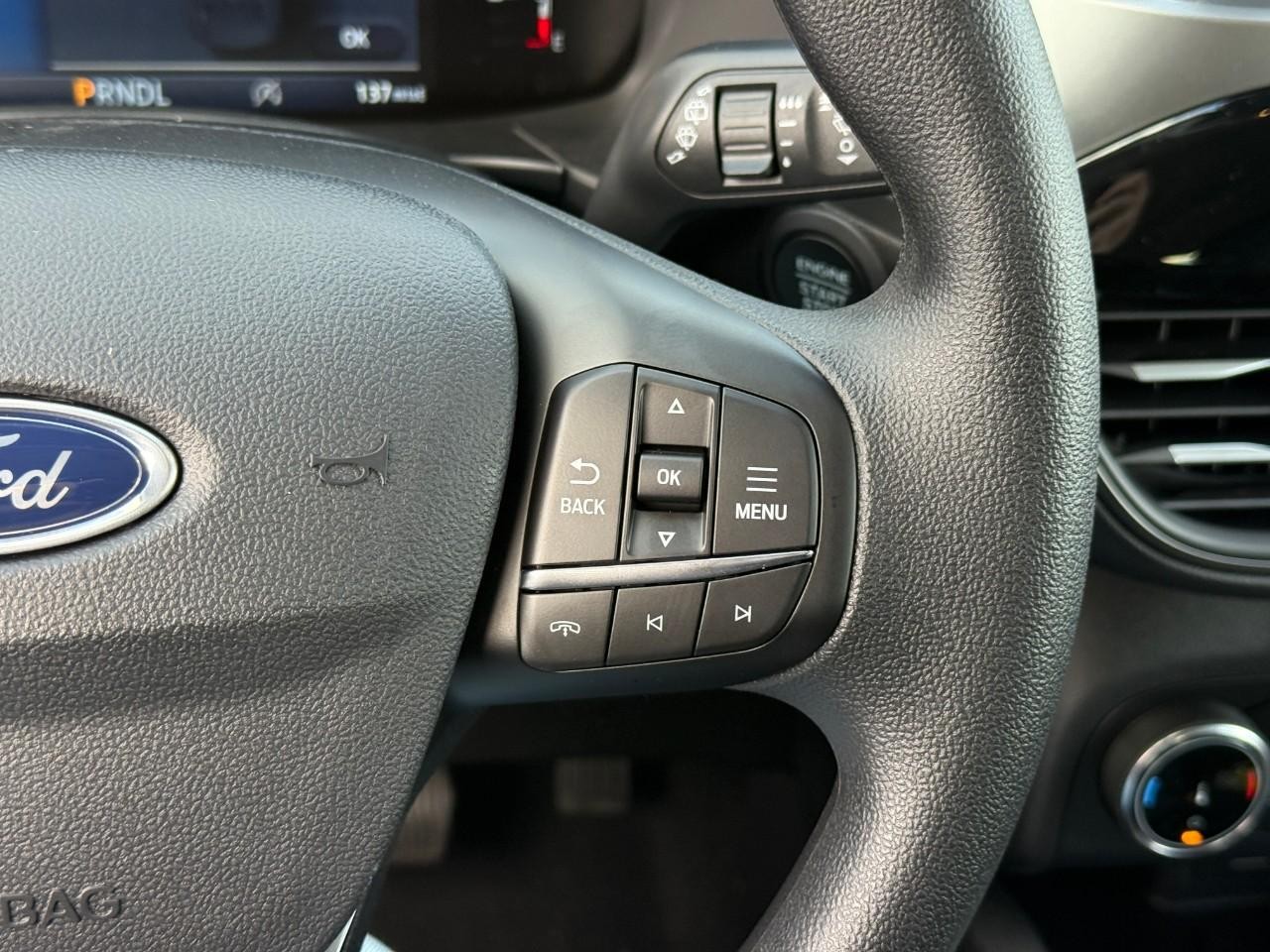 Ford Escape Vehicle Full-screen Gallery Image 12