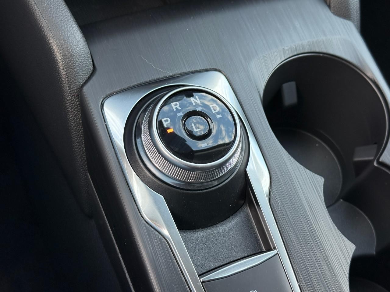 Ford Escape Vehicle Full-screen Gallery Image 13