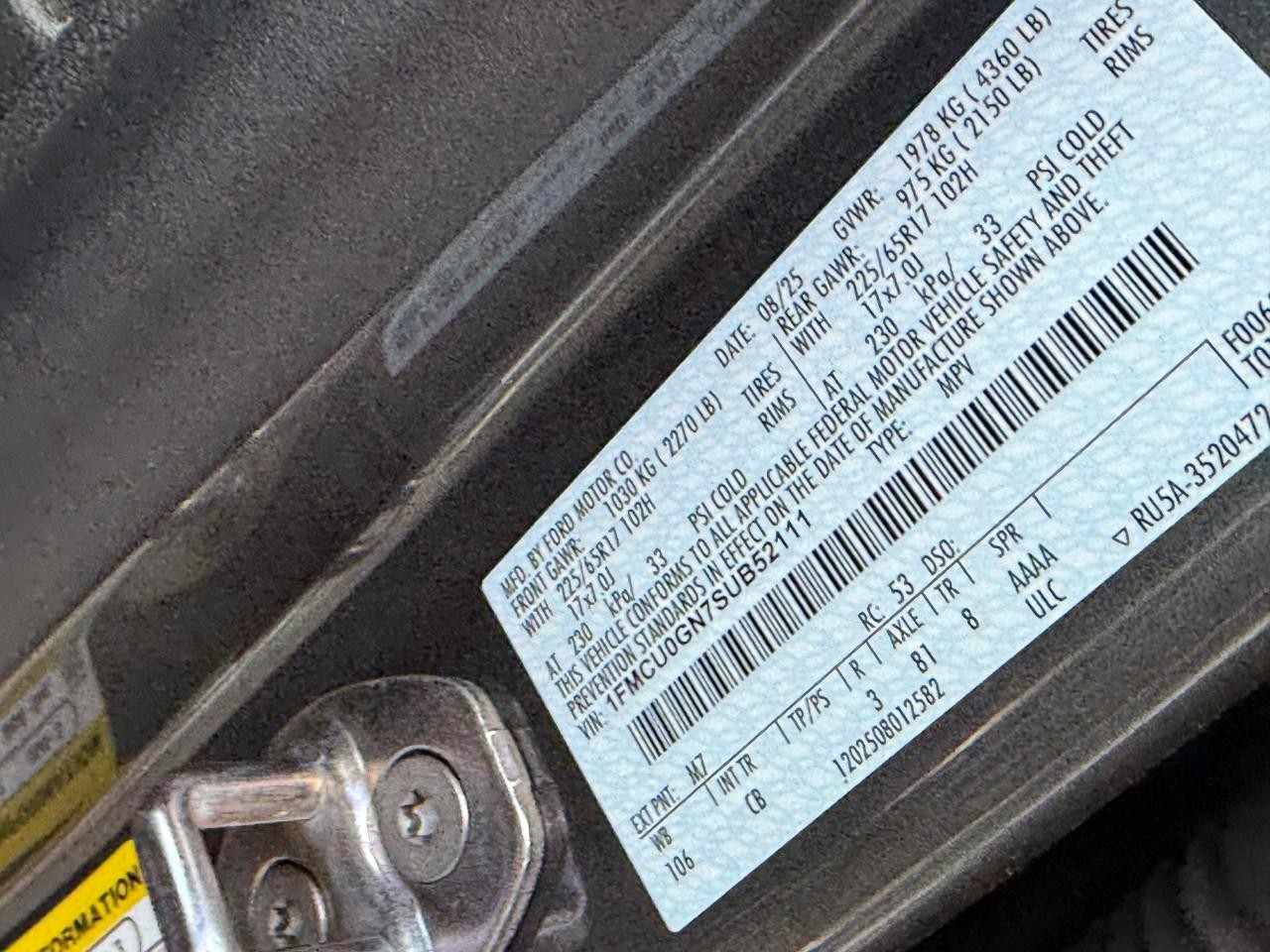 Ford Escape Vehicle Full-screen Gallery Image 15