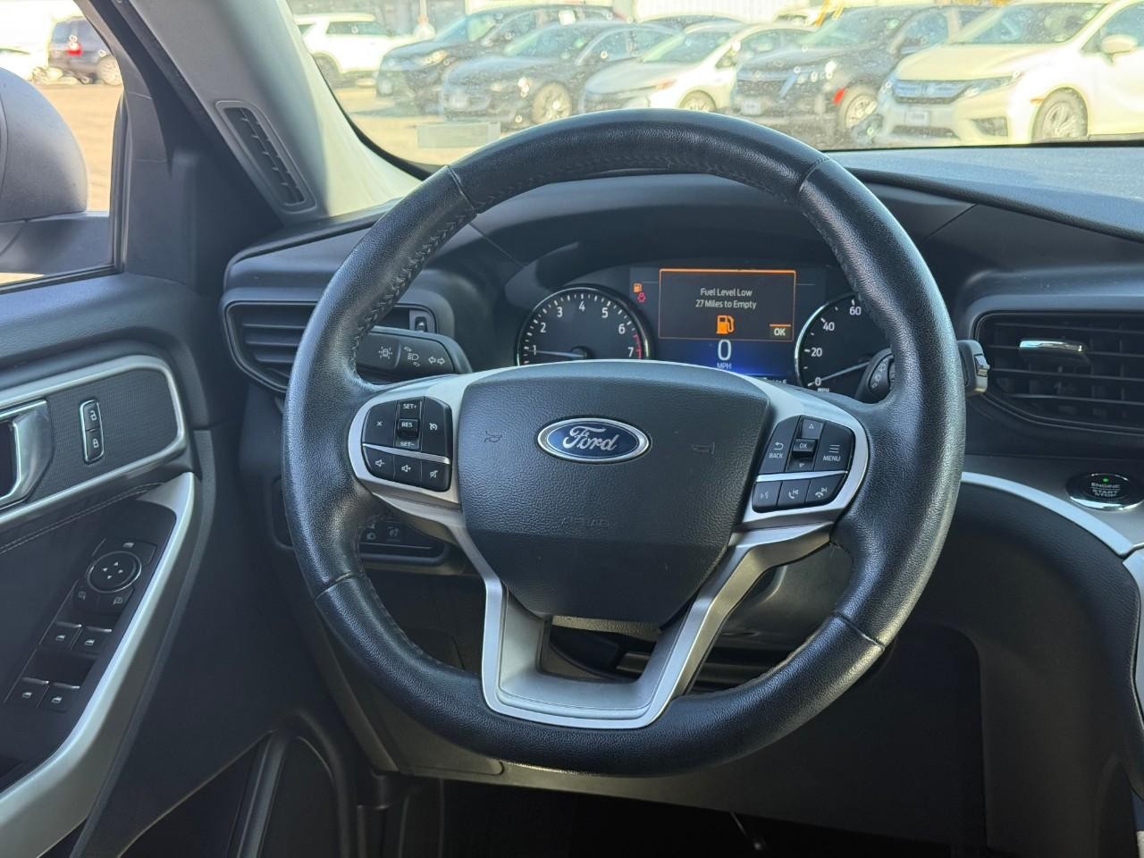 Ford Explorer Vehicle Full-screen Gallery Image 07