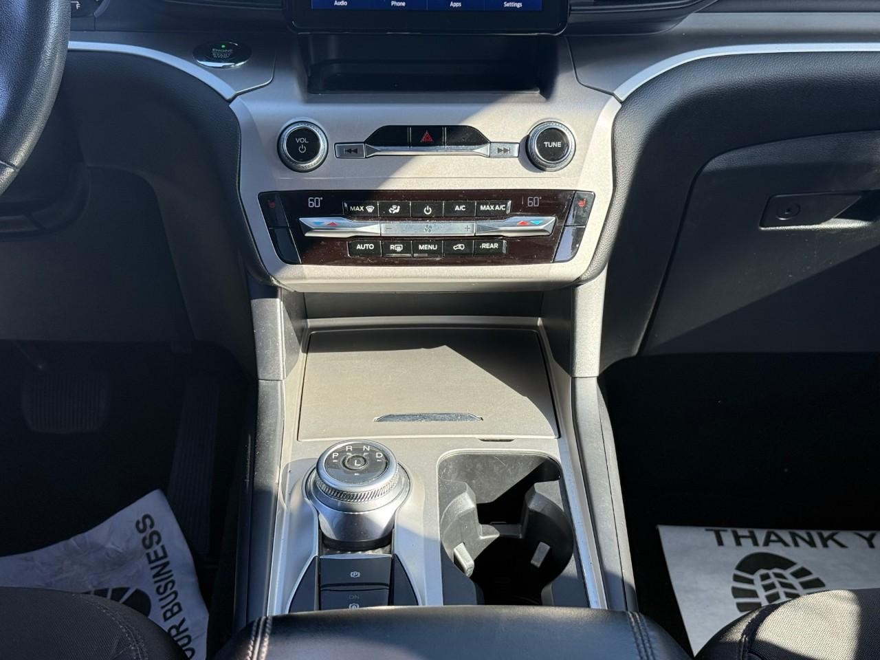 Ford Explorer Vehicle Full-screen Gallery Image 09