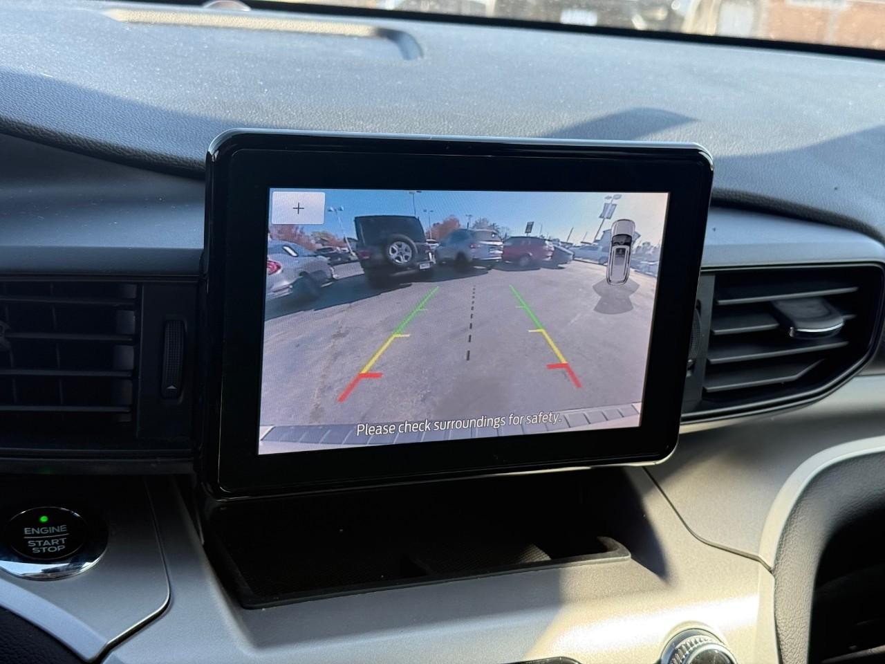 Ford Explorer Vehicle Full-screen Gallery Image 19