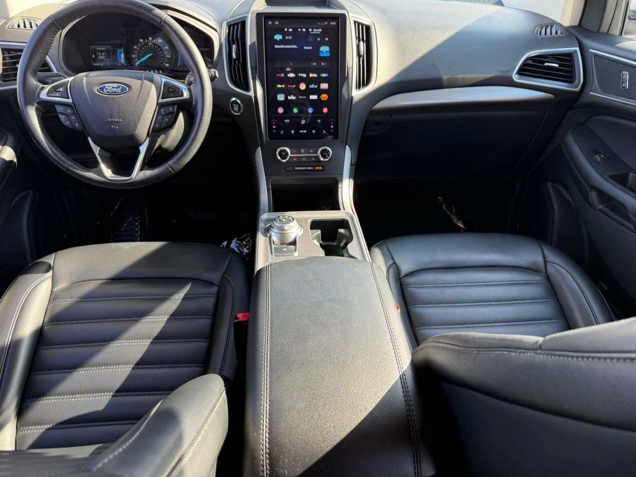 Ford Edge Vehicle Full-screen Gallery Image 06