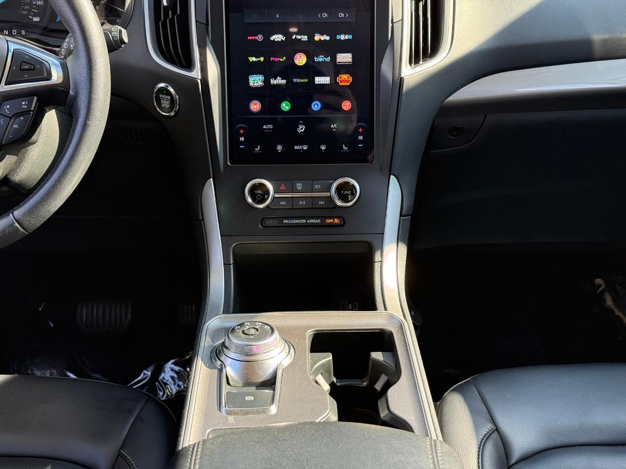 Ford Edge Vehicle Full-screen Gallery Image 09