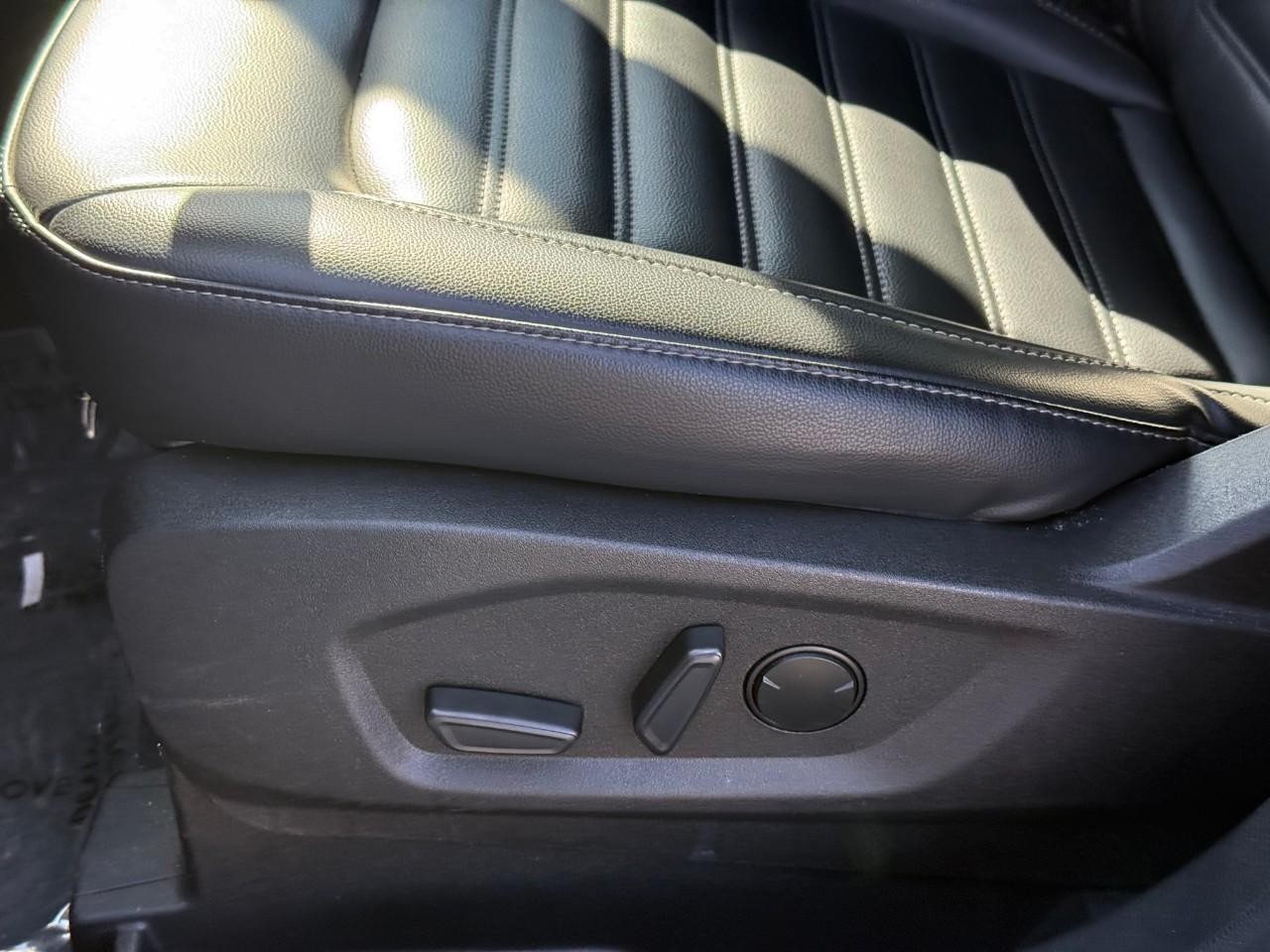 Ford Edge Vehicle Full-screen Gallery Image 13