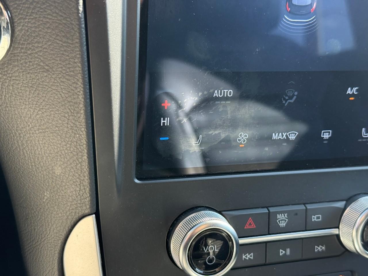 Ford Edge Vehicle Full-screen Gallery Image 18