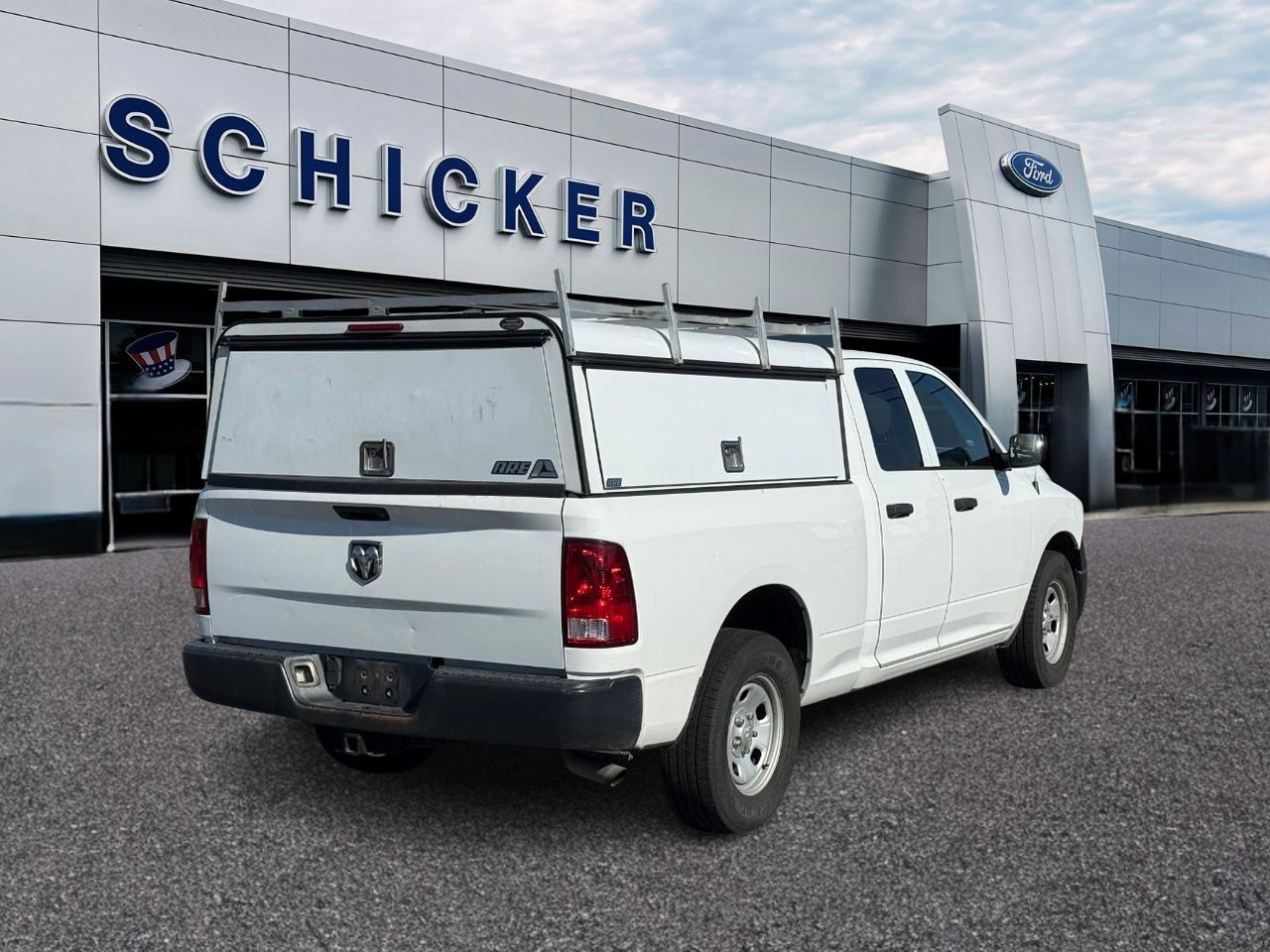 Ram 1500 Vehicle Full-screen Gallery Image 02