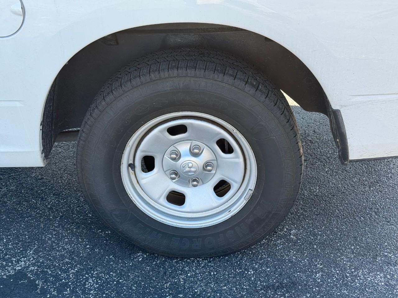 Ram 1500 Vehicle Full-screen Gallery Image 05