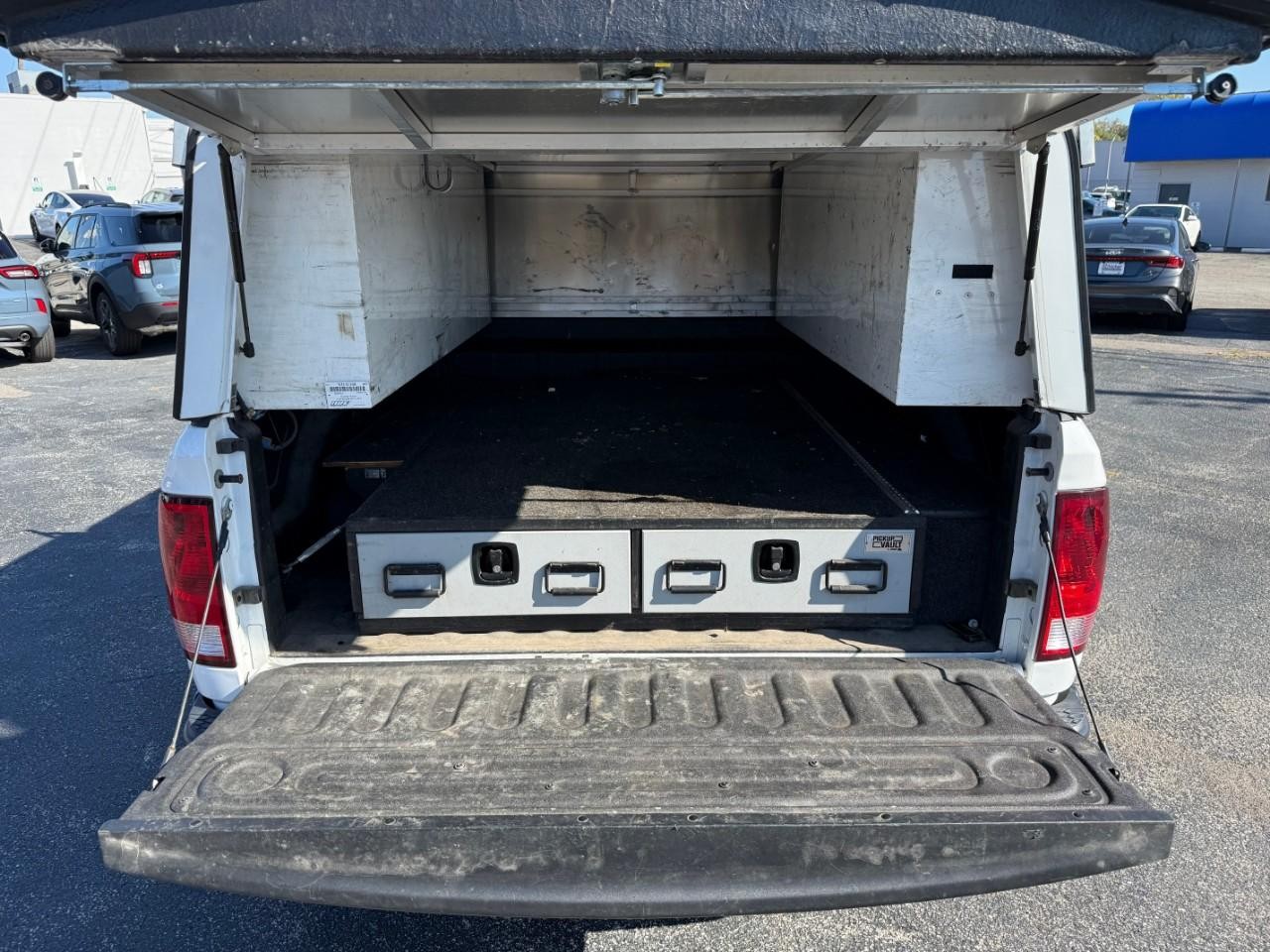 Ram 1500 Vehicle Full-screen Gallery Image 06