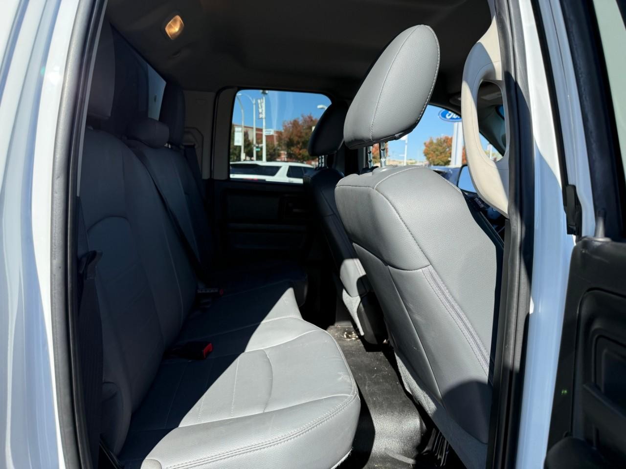 Ram 1500 Vehicle Full-screen Gallery Image 07