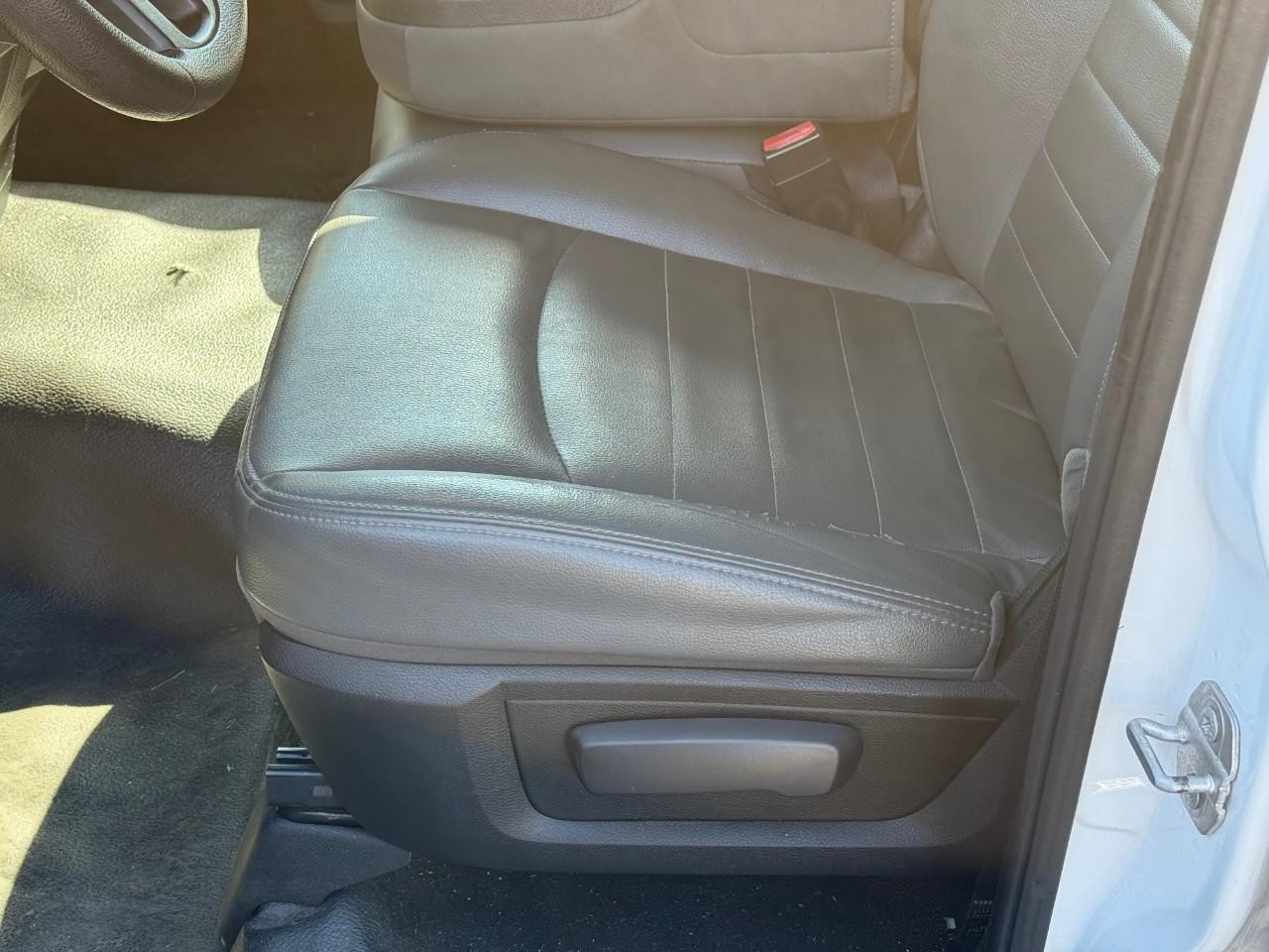 Ram 1500 Vehicle Full-screen Gallery Image 09