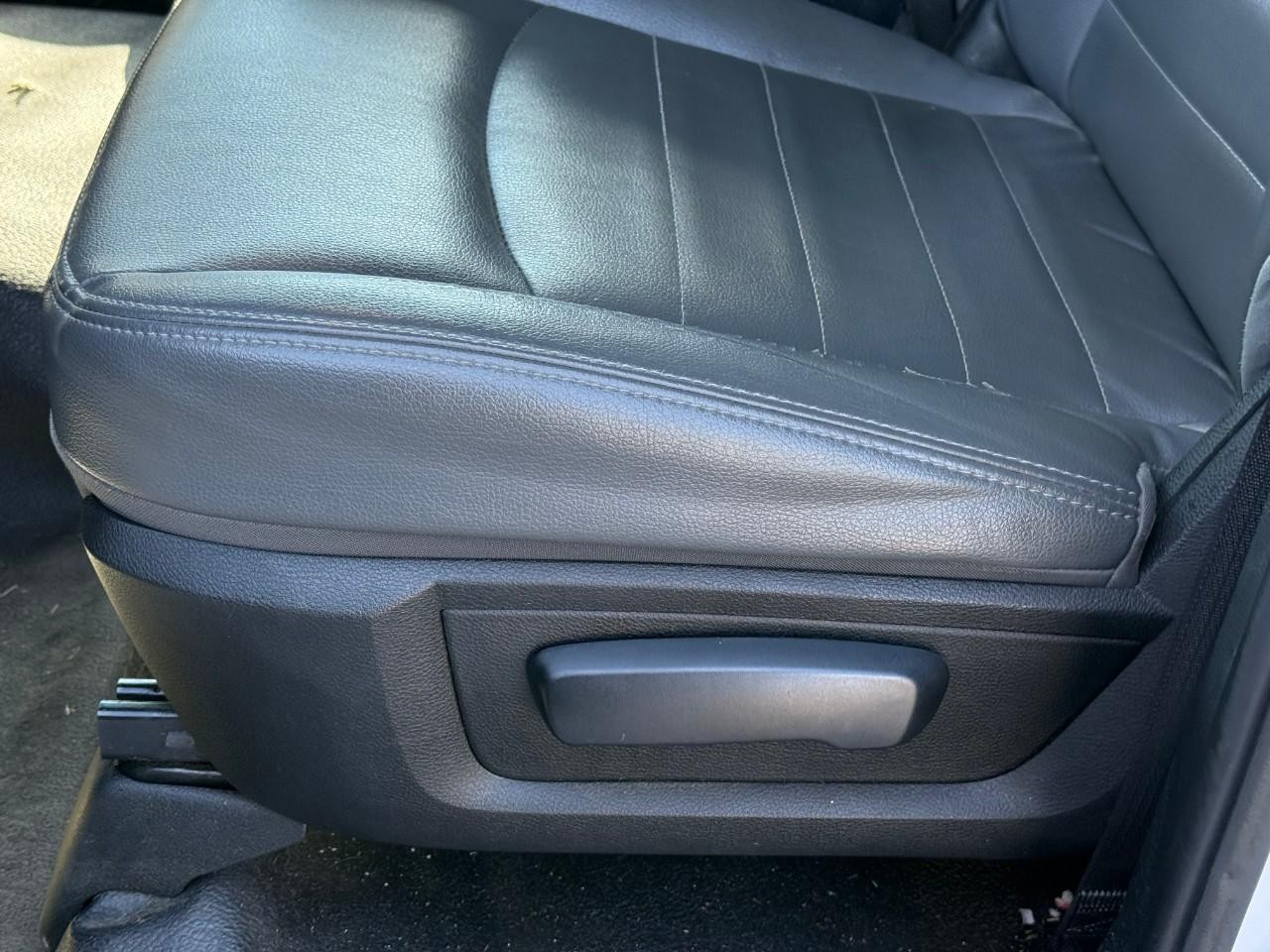 Ram 1500 Vehicle Full-screen Gallery Image 10