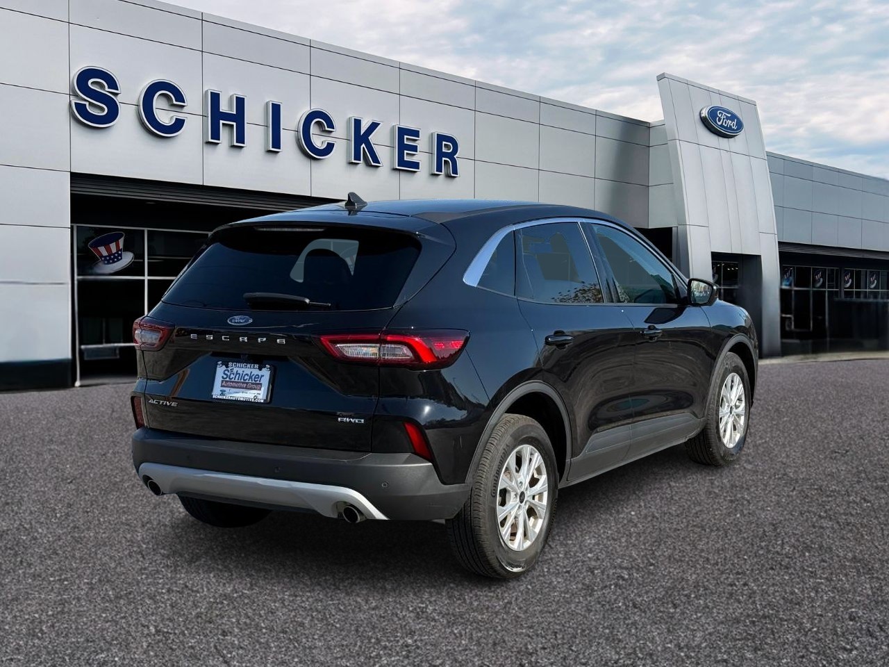 Ford Escape Vehicle Full-screen Gallery Image 02