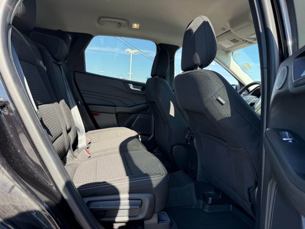 Ford Escape Vehicle Full-screen Gallery Image 05