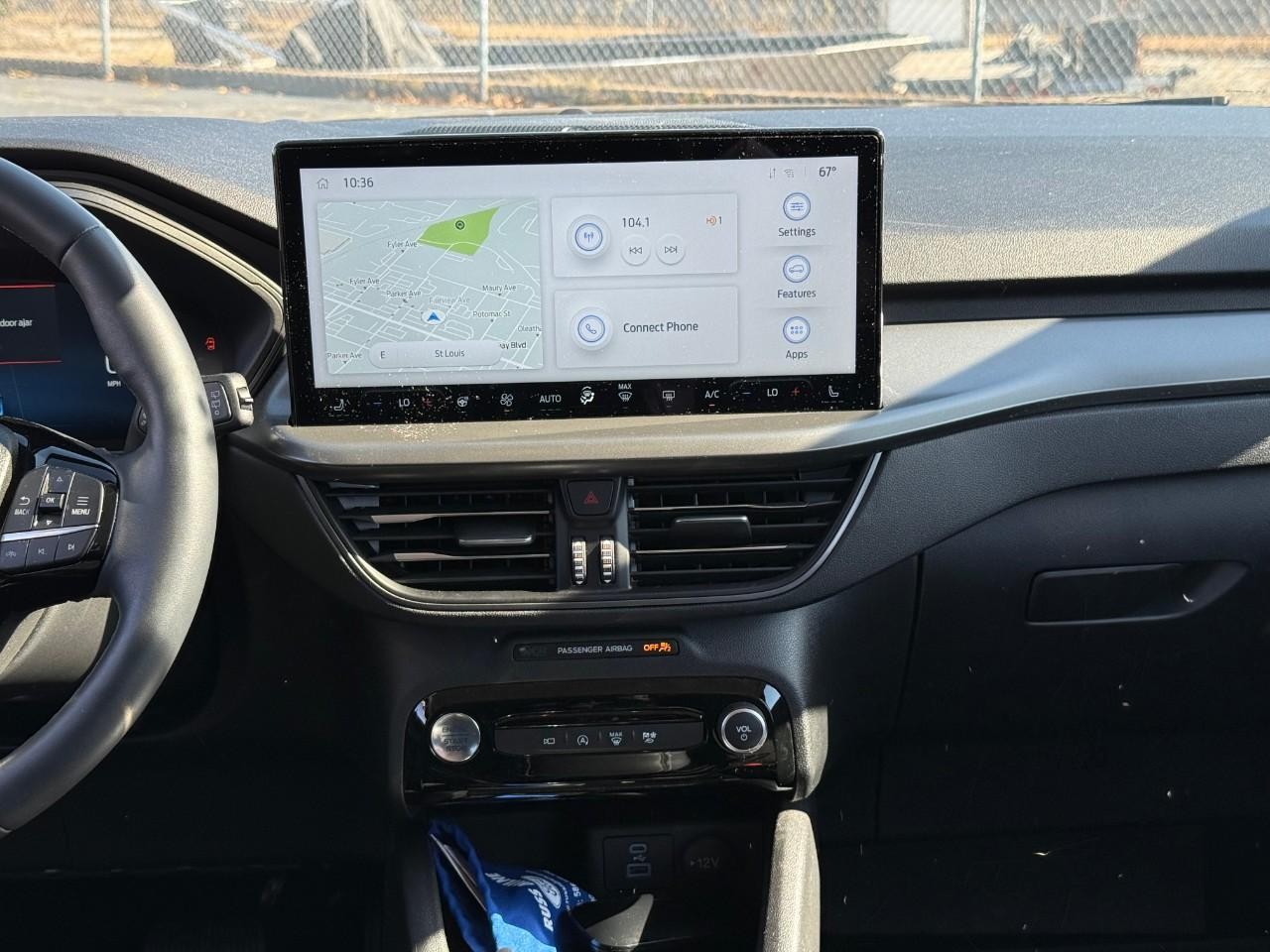 Ford Escape Vehicle Full-screen Gallery Image 08