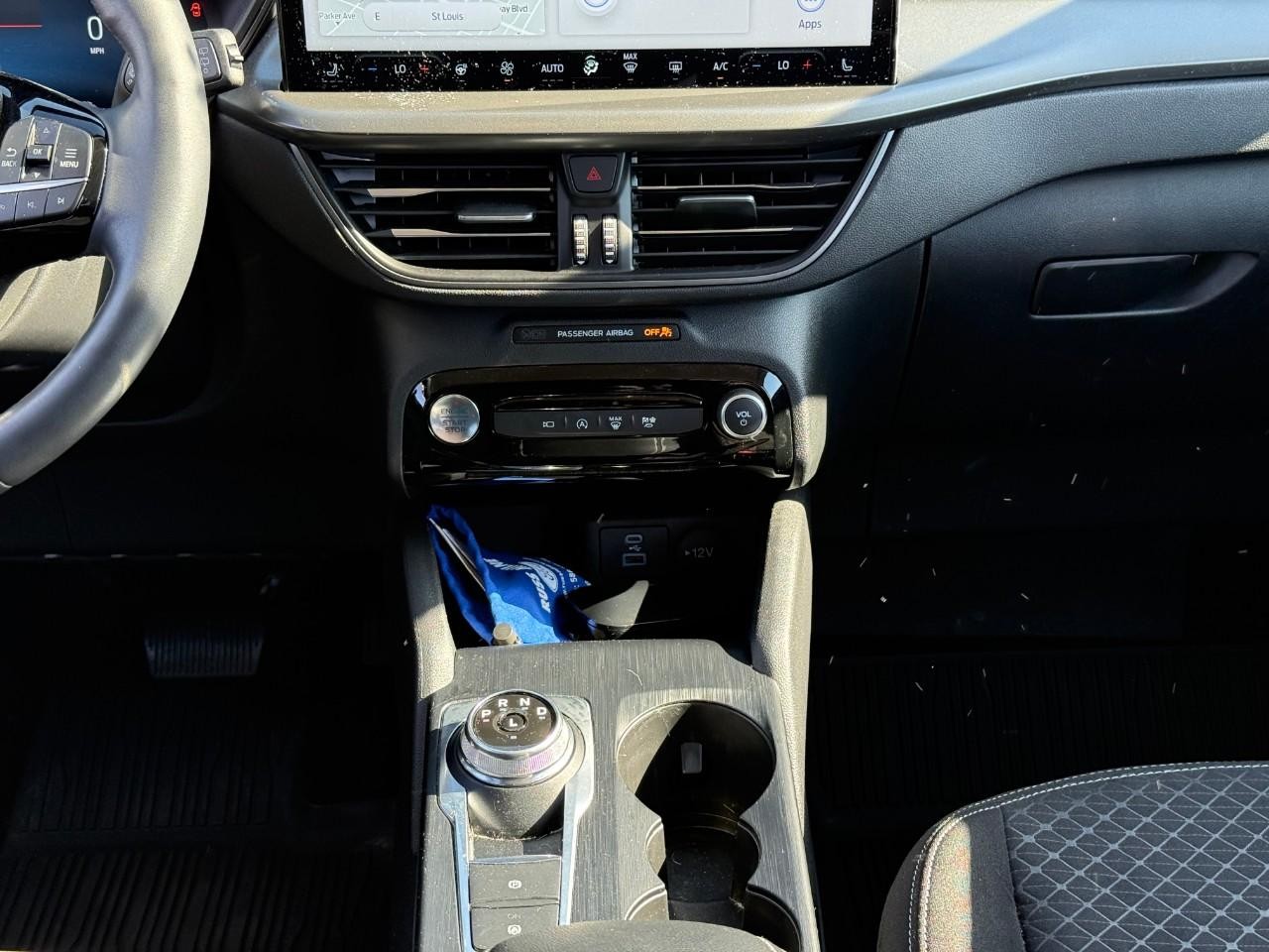 Ford Escape Vehicle Full-screen Gallery Image 09