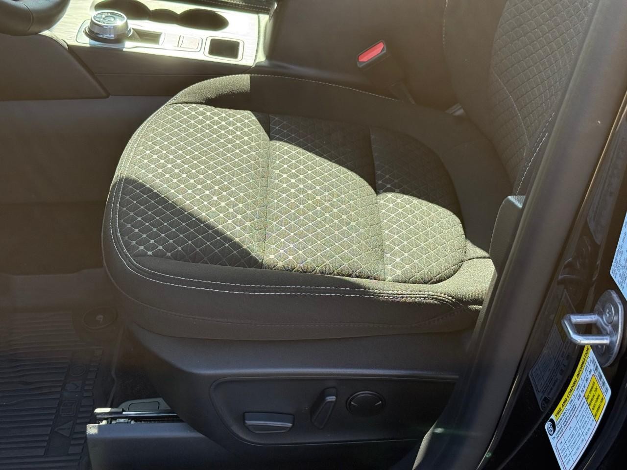 Ford Escape Vehicle Full-screen Gallery Image 13