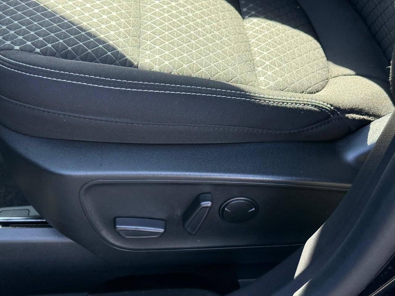 Ford Escape Vehicle Full-screen Gallery Image 14