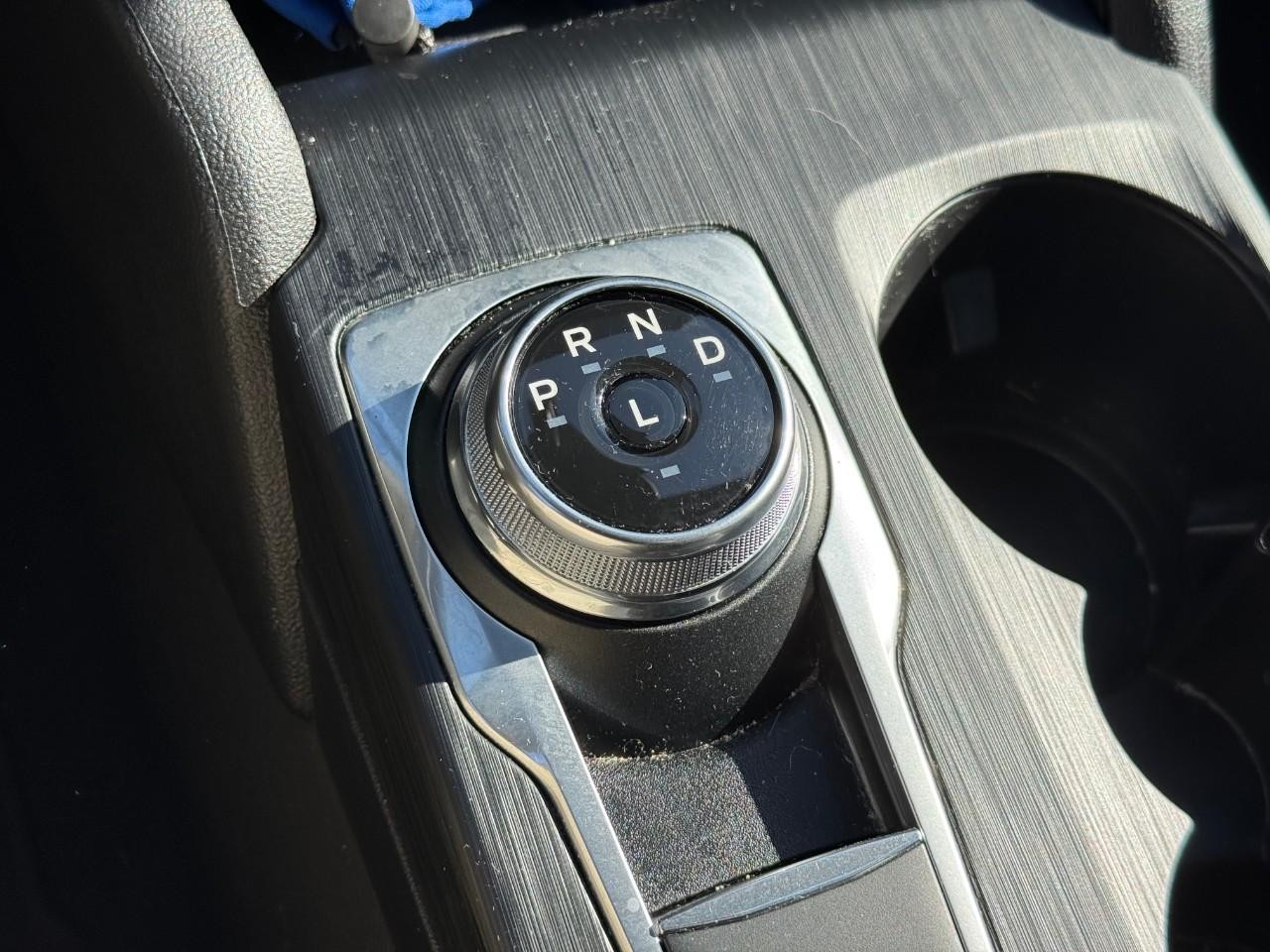 Ford Escape Vehicle Full-screen Gallery Image 16