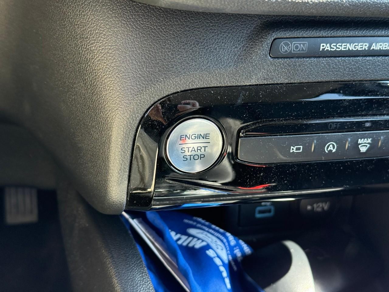 Ford Escape Vehicle Full-screen Gallery Image 17