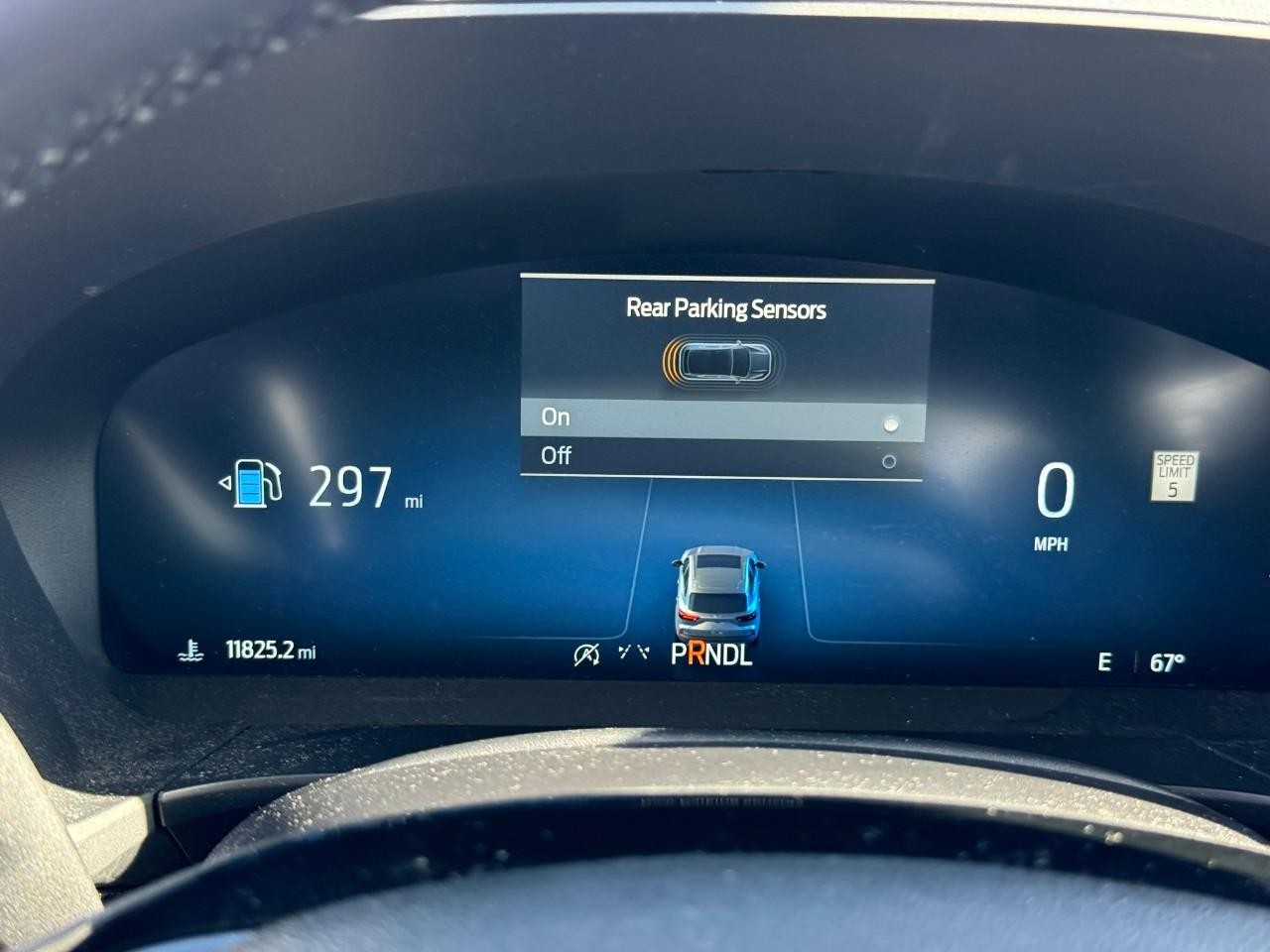 Ford Escape Vehicle Full-screen Gallery Image 18