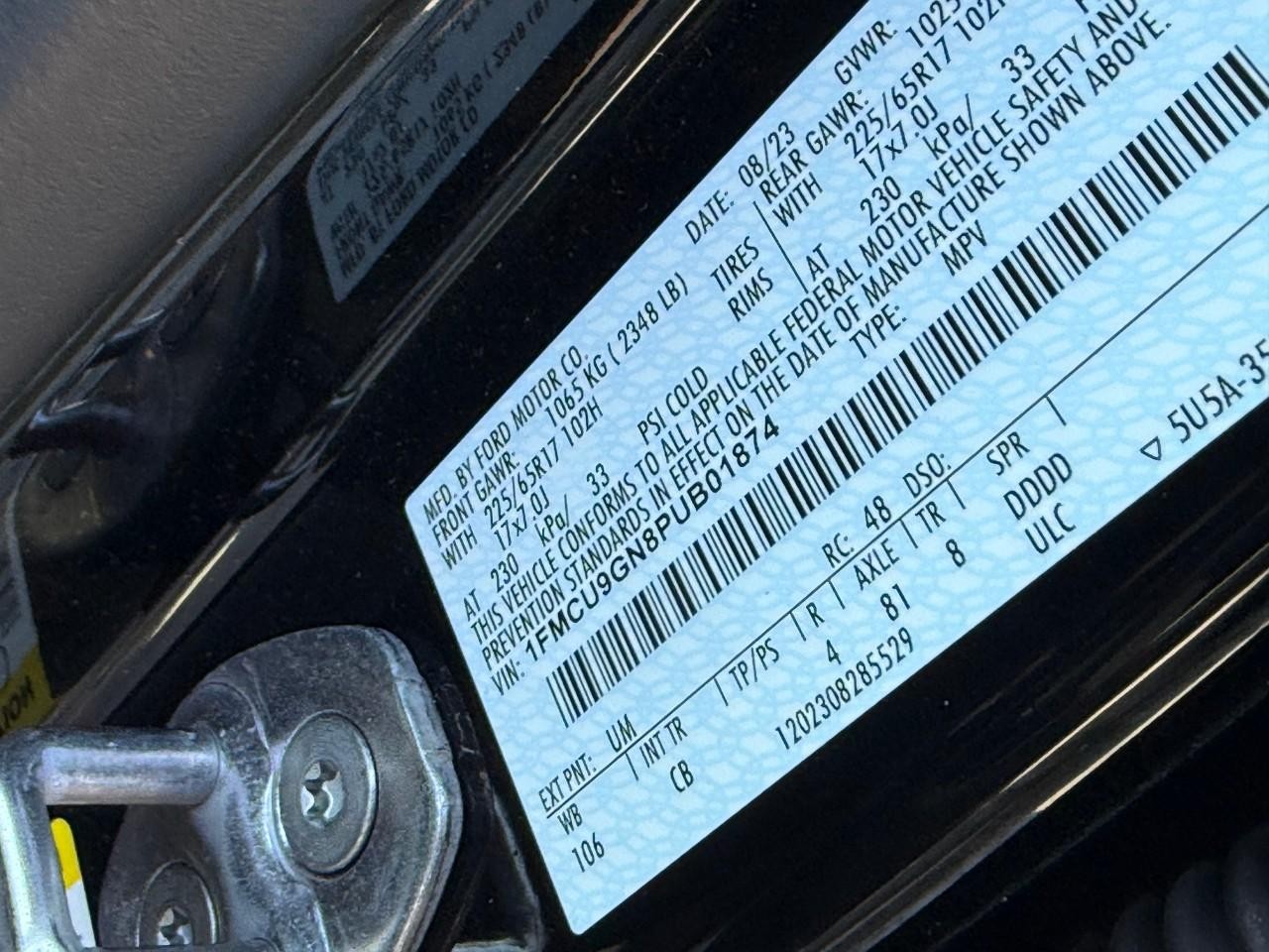 Ford Escape Vehicle Full-screen Gallery Image 20