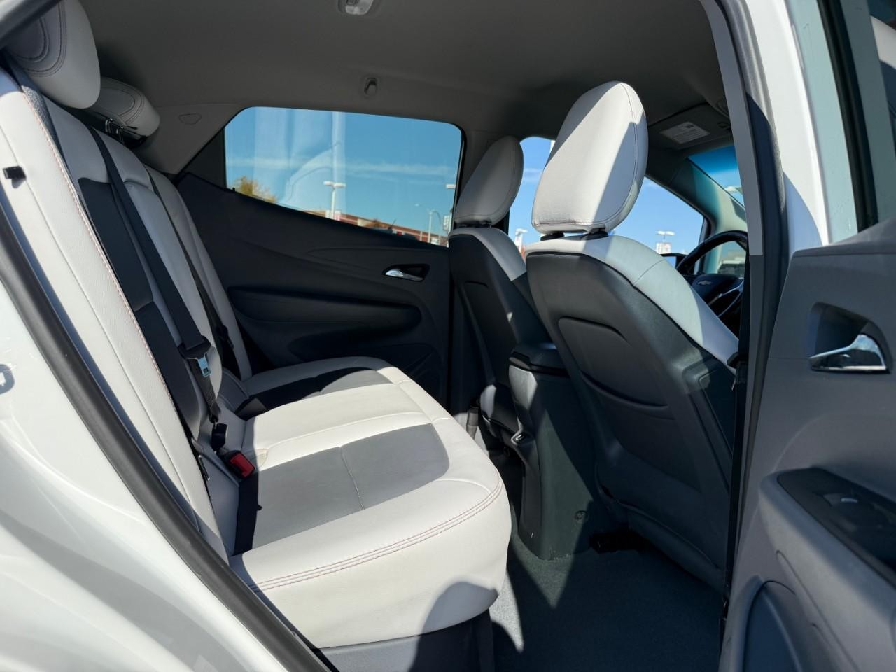 Chevrolet Bolt EV Vehicle Full-screen Gallery Image 05