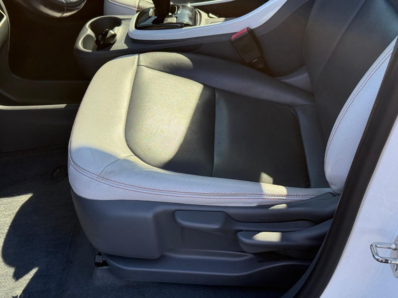 Chevrolet Bolt EV Vehicle Full-screen Gallery Image 11