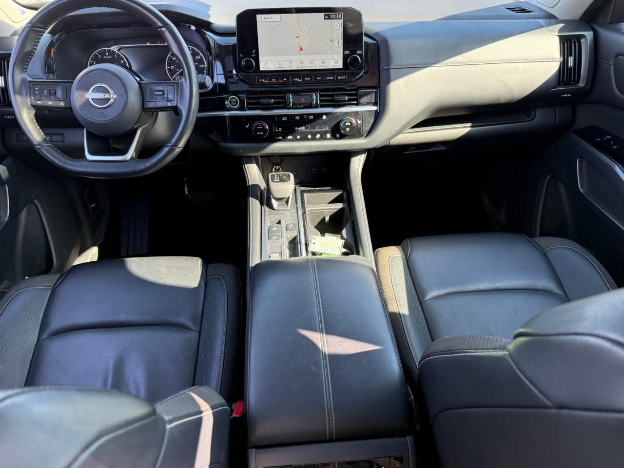 Nissan Pathfinder Vehicle Full-screen Gallery Image 06