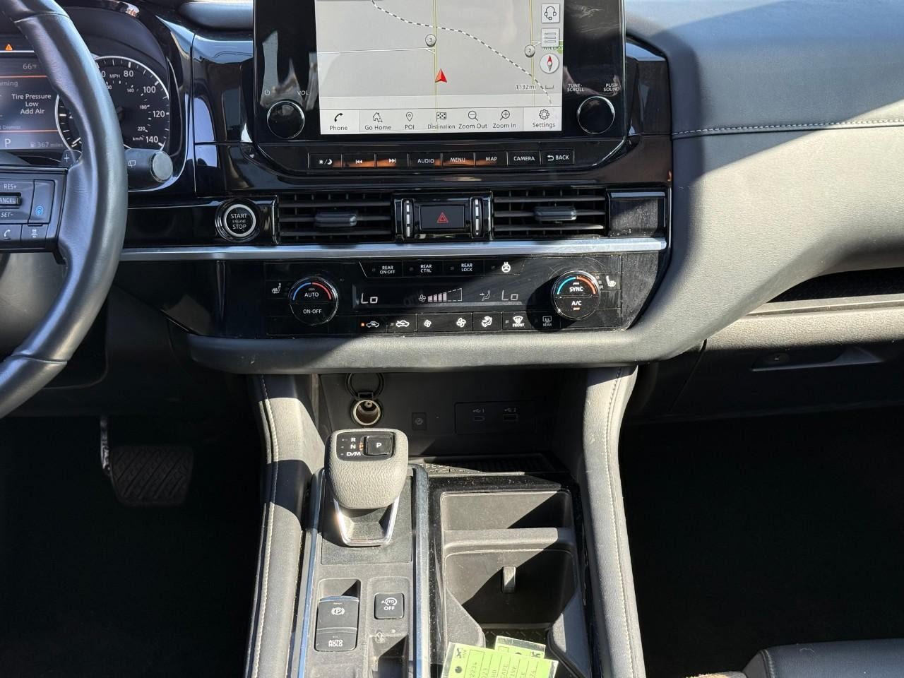 Nissan Pathfinder Vehicle Full-screen Gallery Image 09