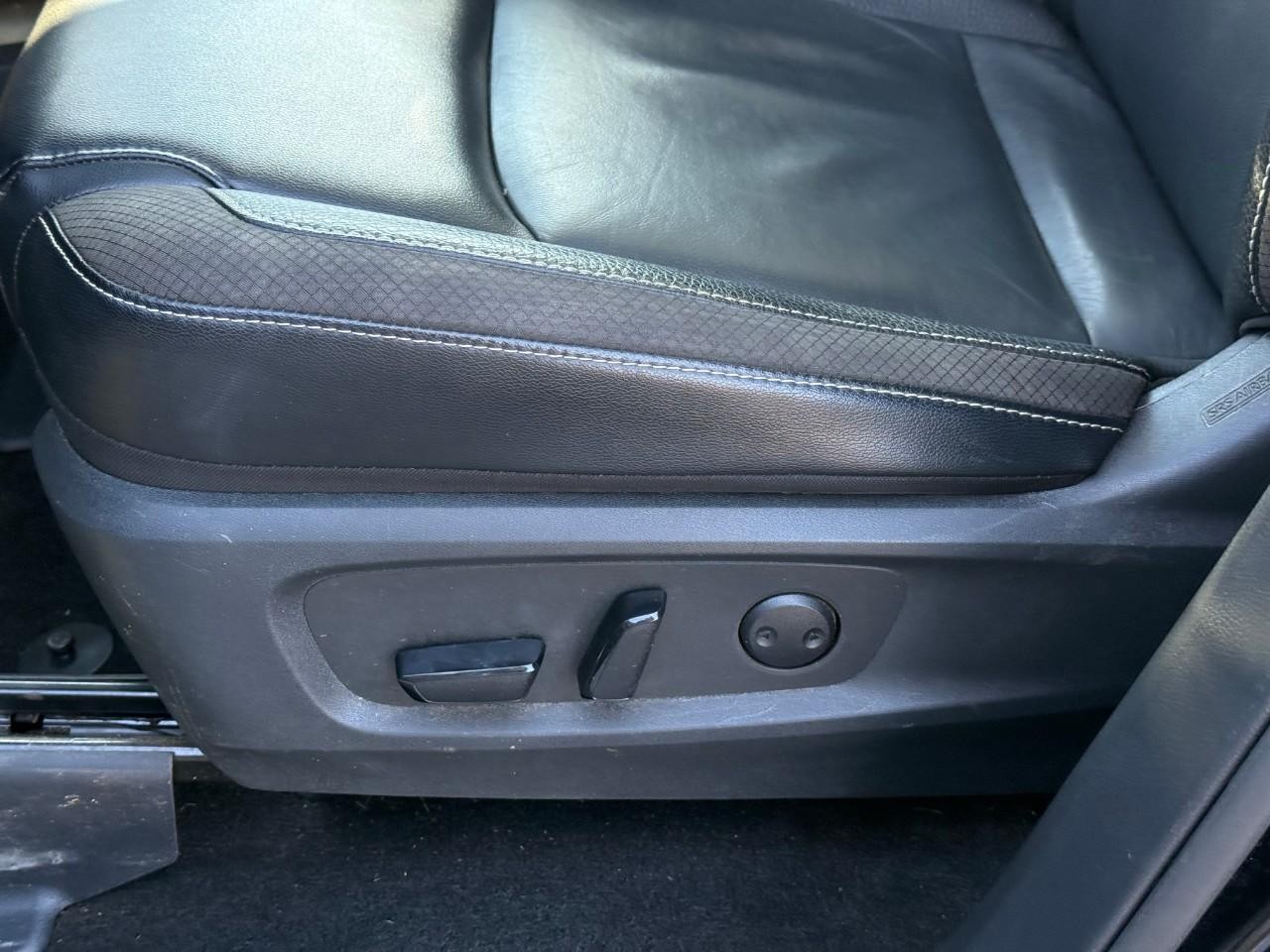 Nissan Pathfinder Vehicle Full-screen Gallery Image 12