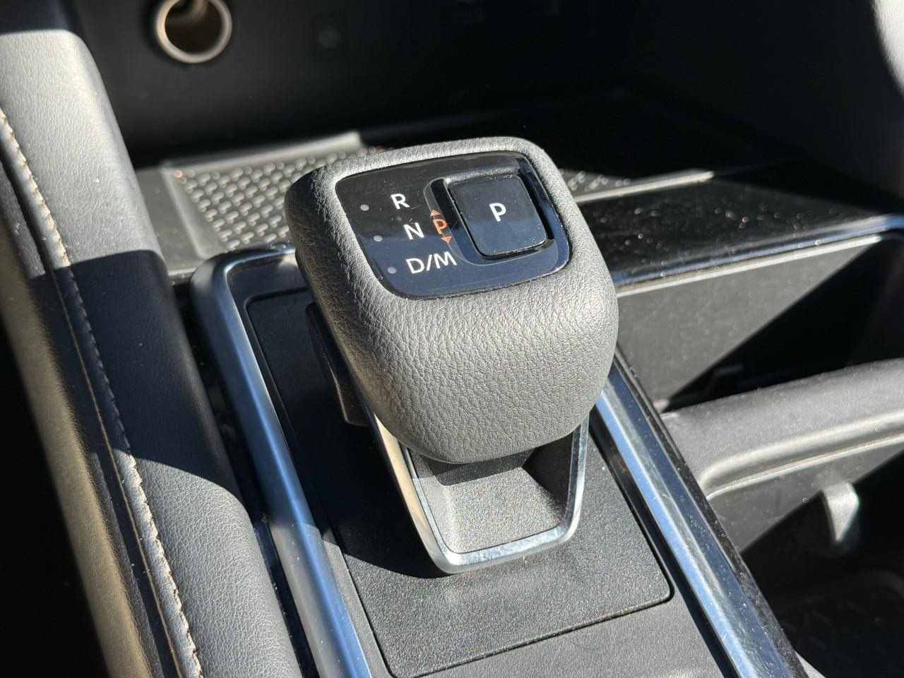 Nissan Pathfinder Vehicle Full-screen Gallery Image 13