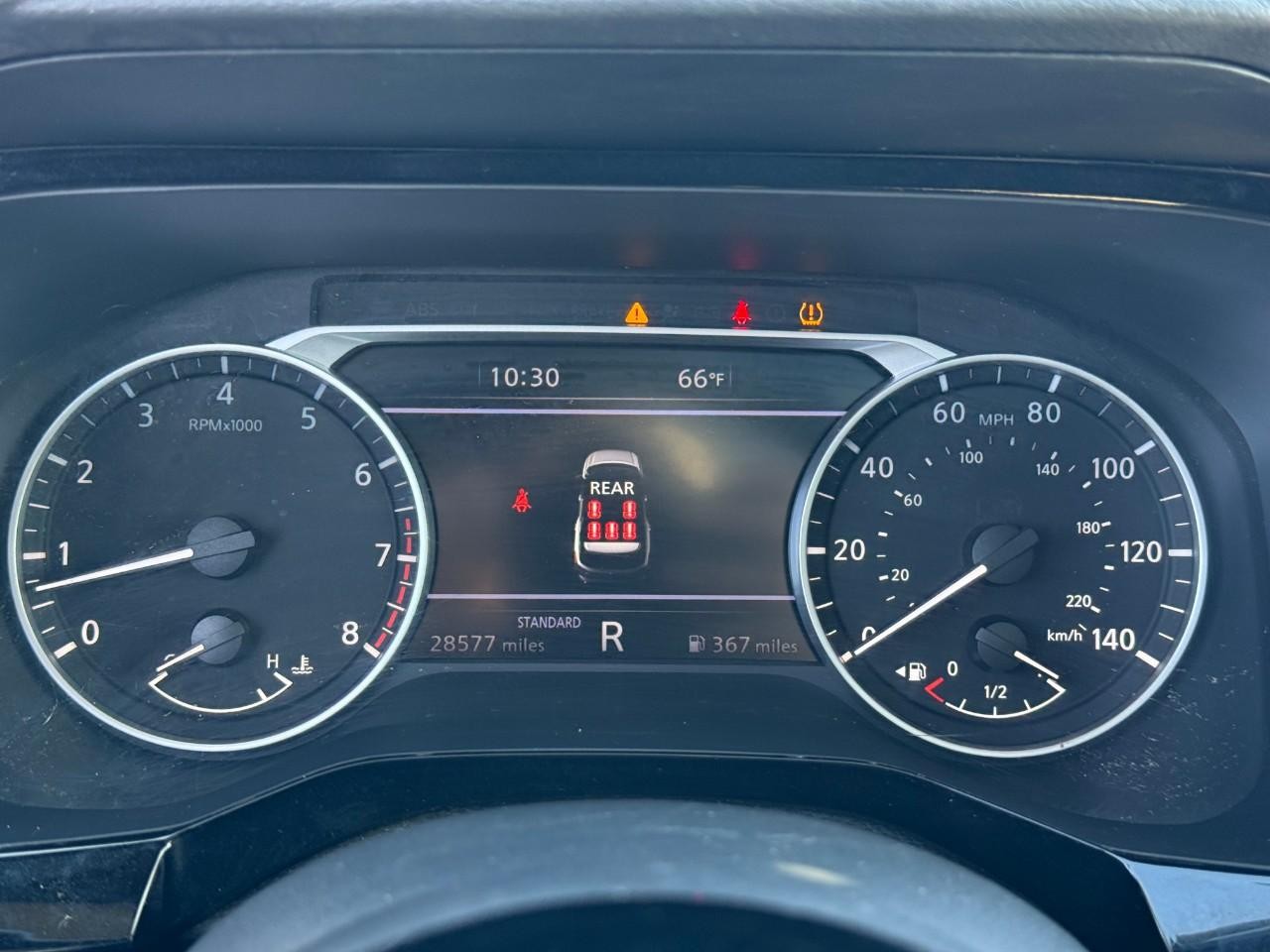 Nissan Pathfinder Vehicle Full-screen Gallery Image 15