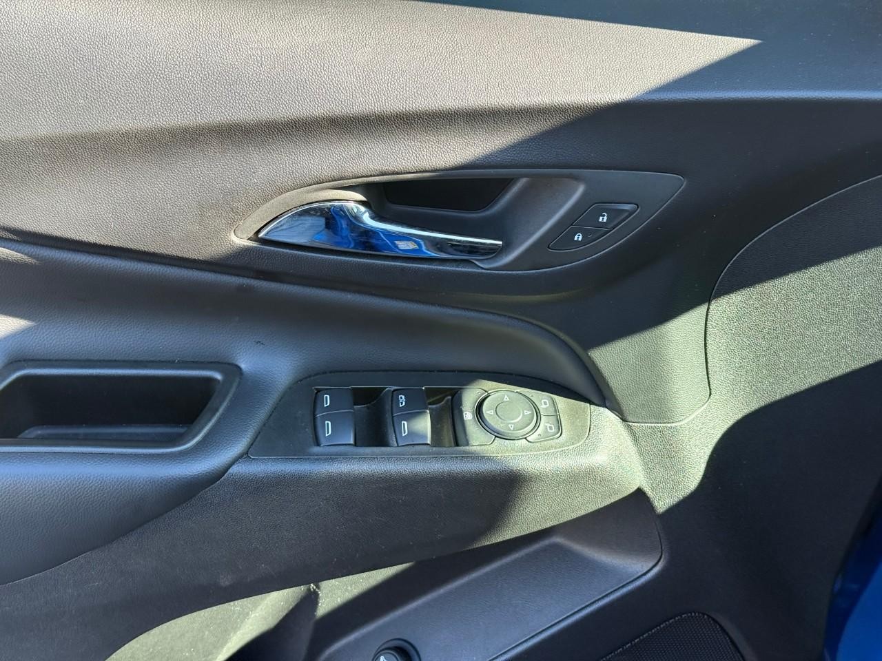 Chevrolet Equinox Vehicle Full-screen Gallery Image 10