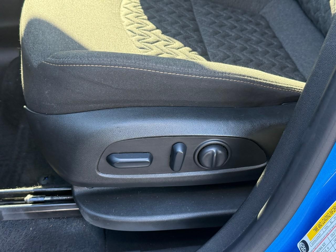 Chevrolet Equinox Vehicle Full-screen Gallery Image 12