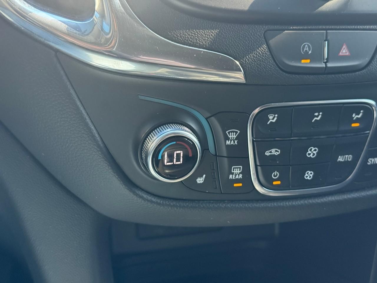 Chevrolet Equinox Vehicle Full-screen Gallery Image 13