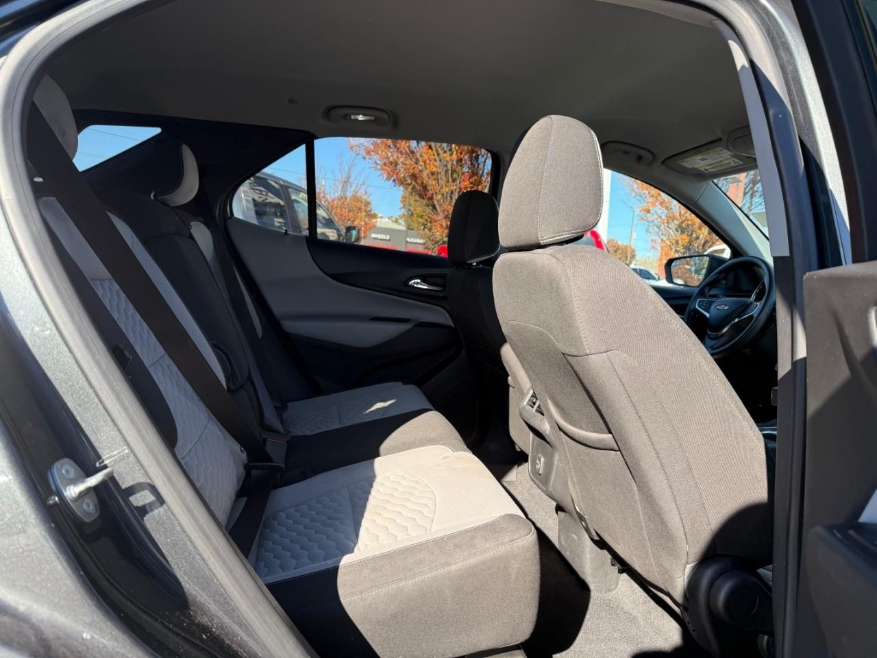 Chevrolet Equinox Vehicle Full-screen Gallery Image 05