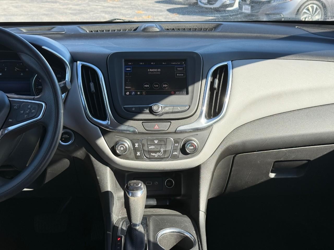 Chevrolet Equinox Vehicle Full-screen Gallery Image 08