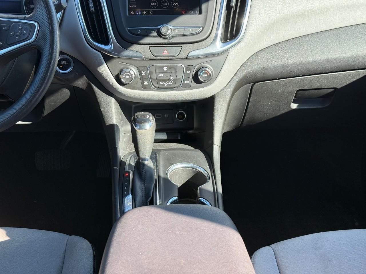 Chevrolet Equinox Vehicle Full-screen Gallery Image 09