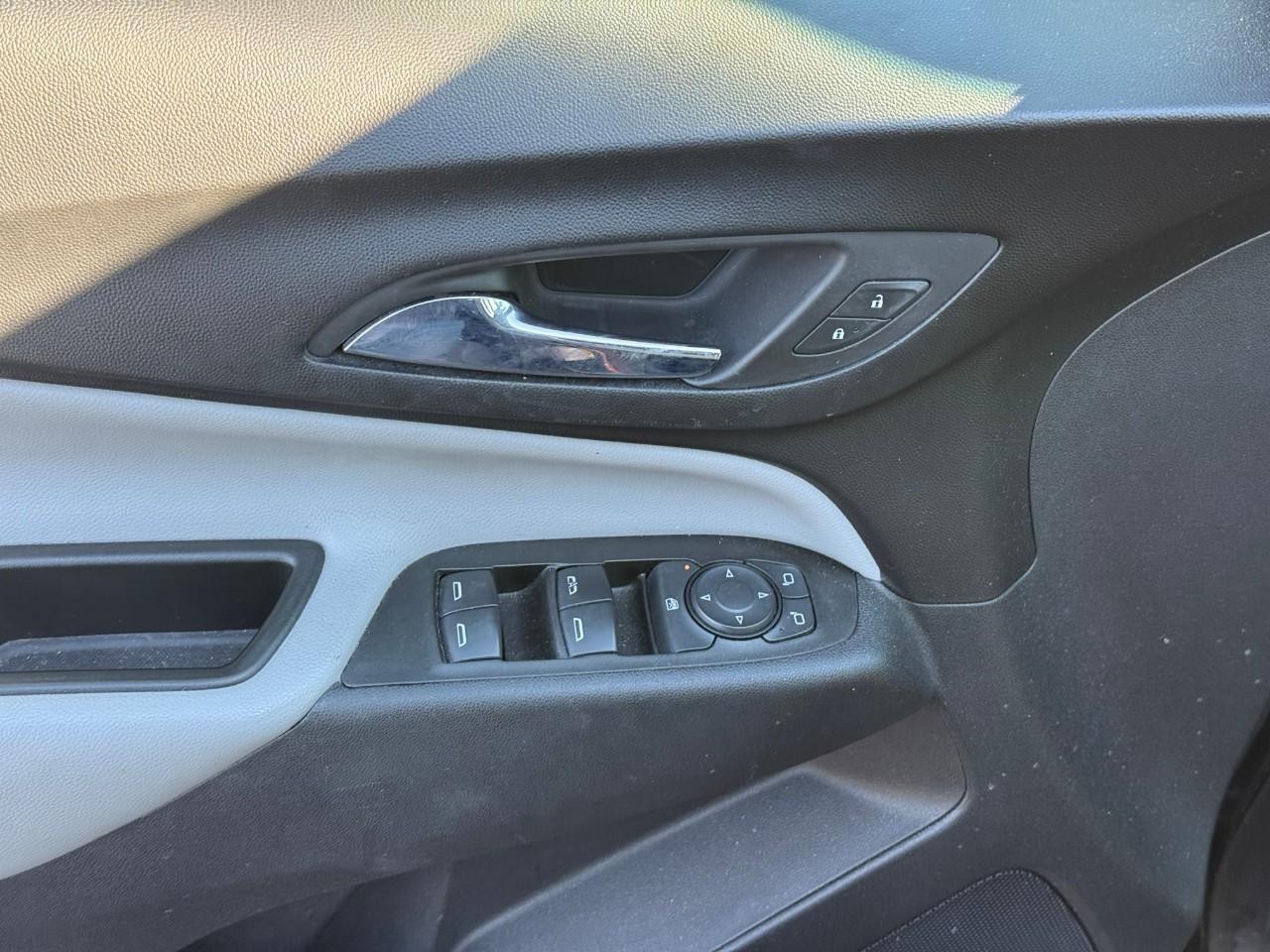 Chevrolet Equinox Vehicle Full-screen Gallery Image 10