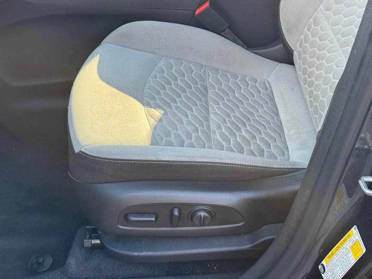 Chevrolet Equinox Vehicle Full-screen Gallery Image 11