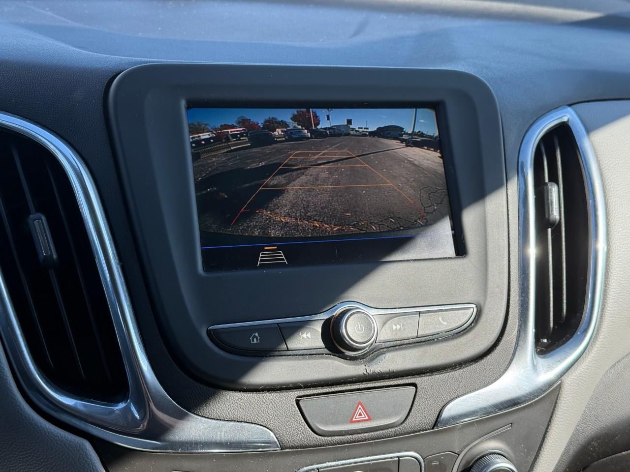 Chevrolet Equinox Vehicle Full-screen Gallery Image 16
