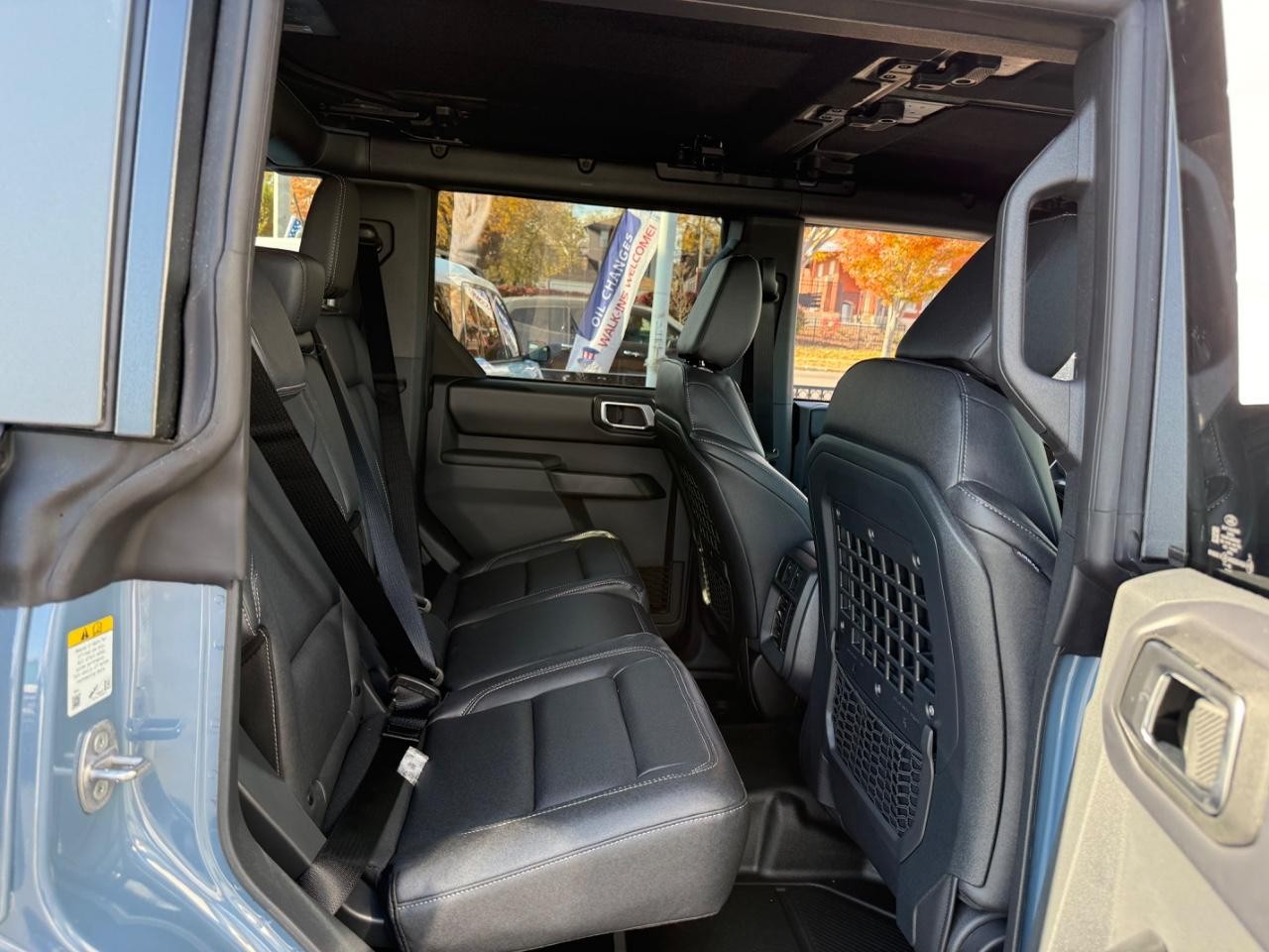 Ford Bronco Vehicle Full-screen Gallery Image 05