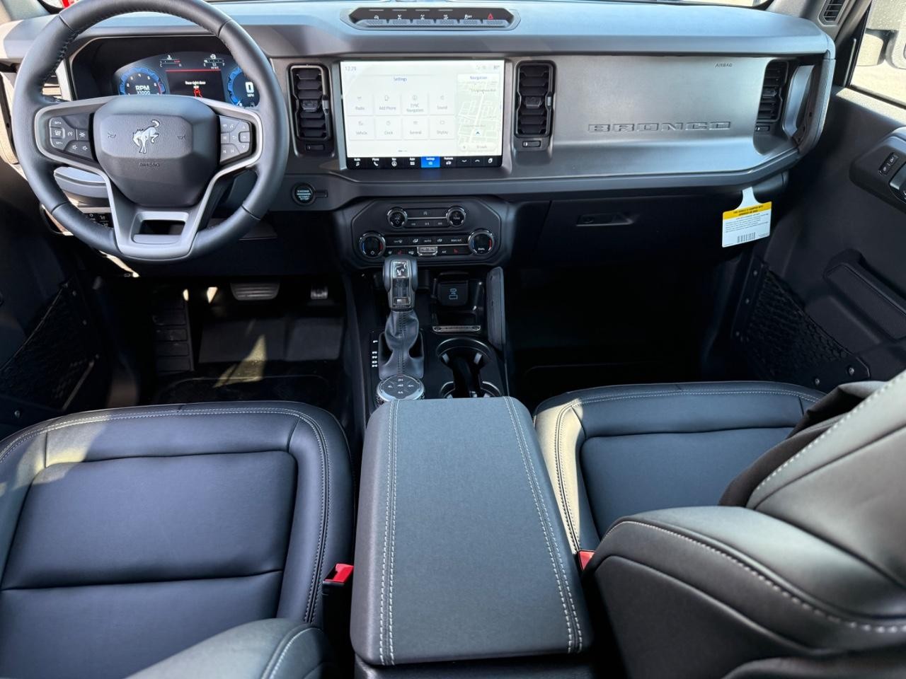 Ford Bronco Vehicle Full-screen Gallery Image 06