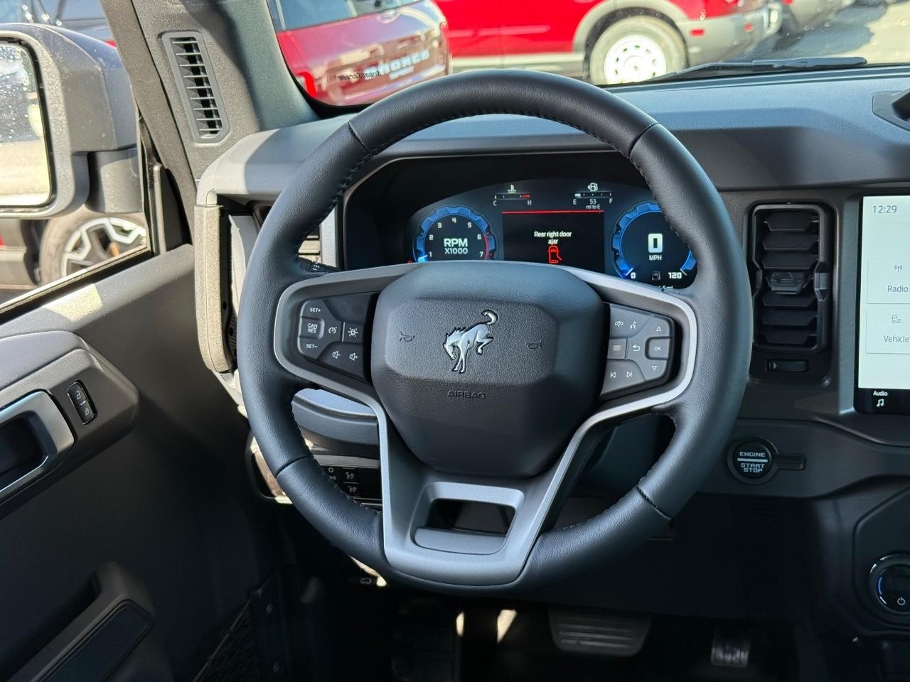 Ford Bronco Vehicle Full-screen Gallery Image 07