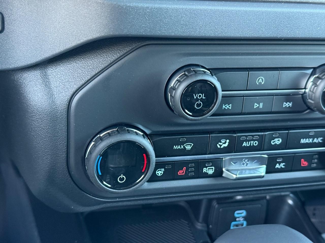 Ford Bronco Vehicle Full-screen Gallery Image 16